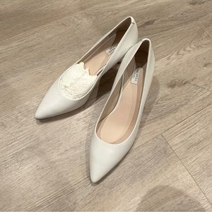 COLE HAAN white heels SZ5.5